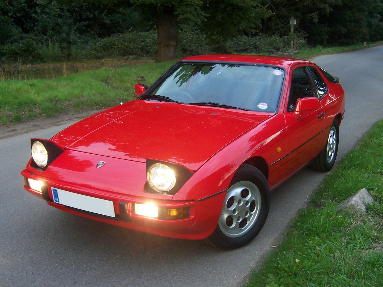 http://upload.wikimedia.org/wikipedia/commons/8/8d/Porsche924S.JPG