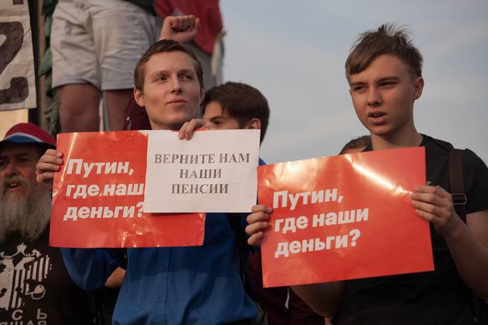 Чем ближе первое июля, тем громче вой шакальей стаи