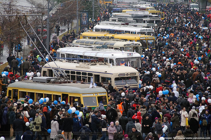 Парад ретро-троллейбусов в Москве общественный транспорт, троллейбус