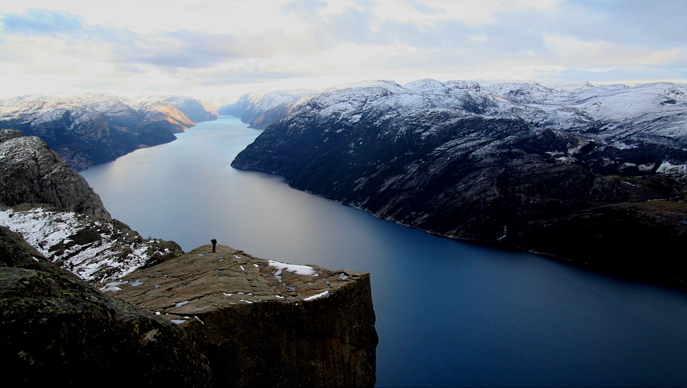 Preikestolen_01.03.07_-_Preikestolen_von_oben_1