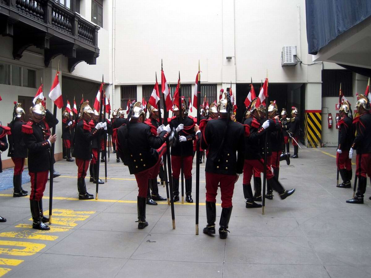 Драгуны с конскими хвостами: Президентская гвардия Перу (7)