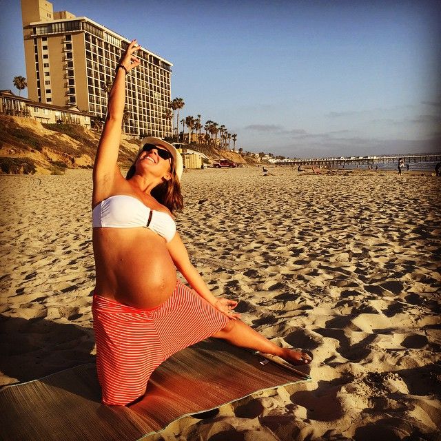 Беременные и гибкие, беременные любительницы йоги, беременность йога 