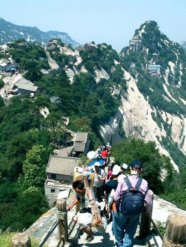 Эта тропинка в Китае — самый опасный маршрут в мире горы, китай, опаный маршрут