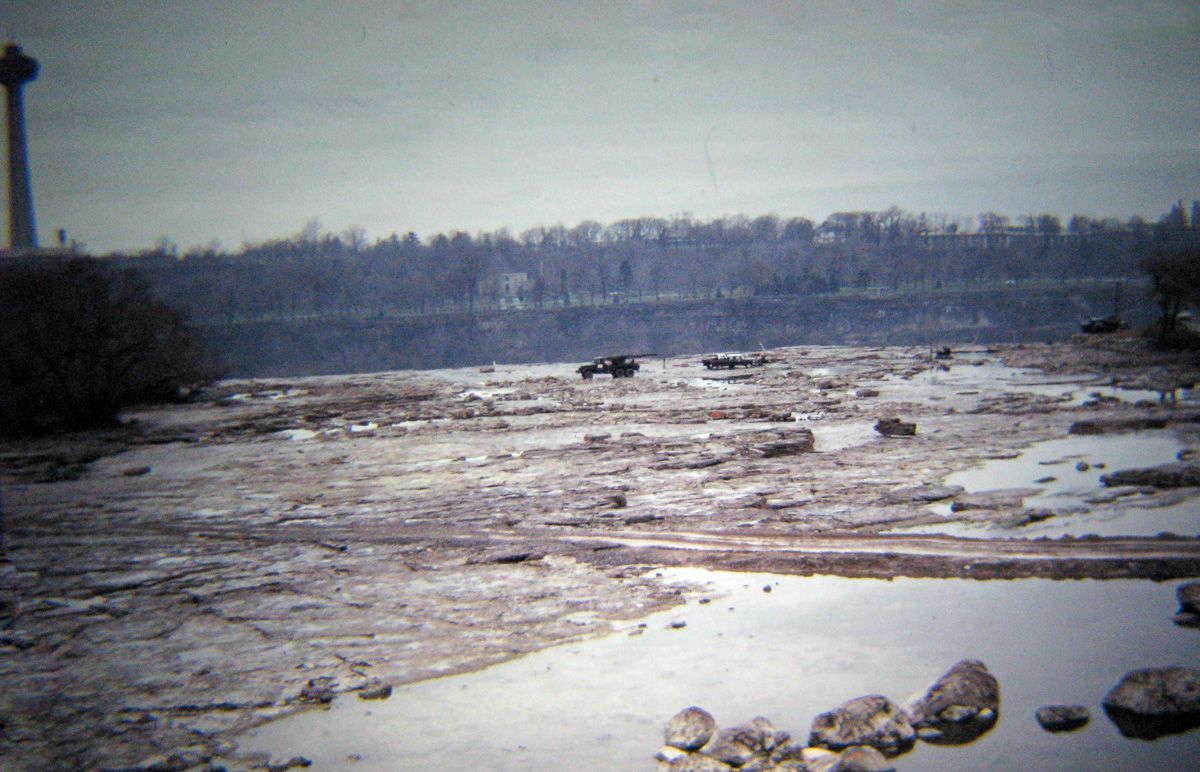 Как в 1969 году ремонтировали Ниагарский водопад