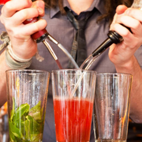Как приготовить алкогольный коктейль в домашних условиях