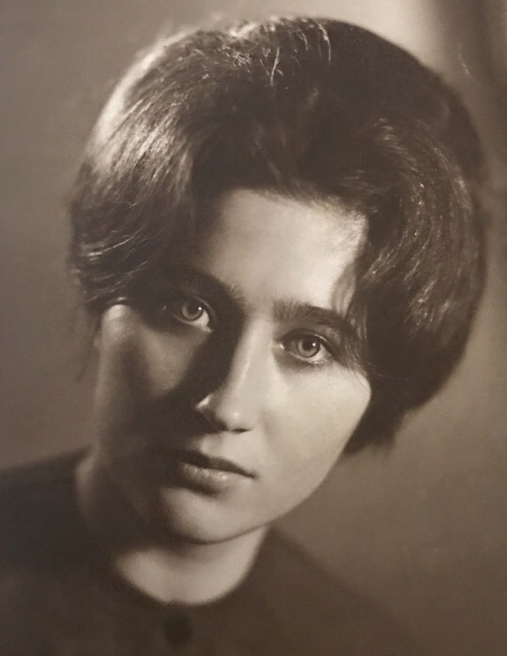 Пользователи сети поделились снимками бабушек и мам. Красота женщин XX века завораживает Пользователи сети поделились снимками бабушек и мам. Красота женщин XX века завораживает