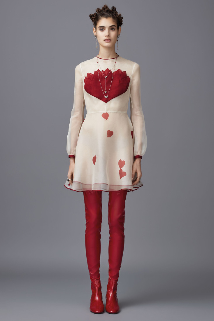 Завораживающая коллекция Valentino Pre-Fall 2016: тема Востока раскрыта просто божественно! Завораживающая коллекция Valentino Pre-Fall 2016: тема Востока раскрыта просто божественно!