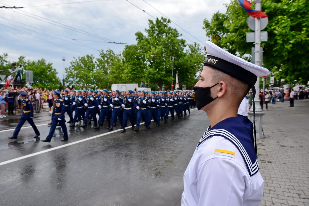 Фоторепортаж: в Севастополе прошел парад в честь 75-летия Победы