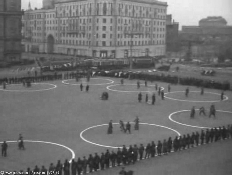 Чем и как жила Москва 1942 года Чем и как жила Москва 1942 года