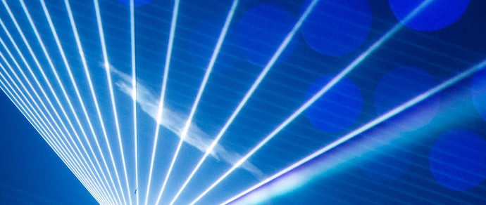 Ученые испытали первый в мире белый лазер