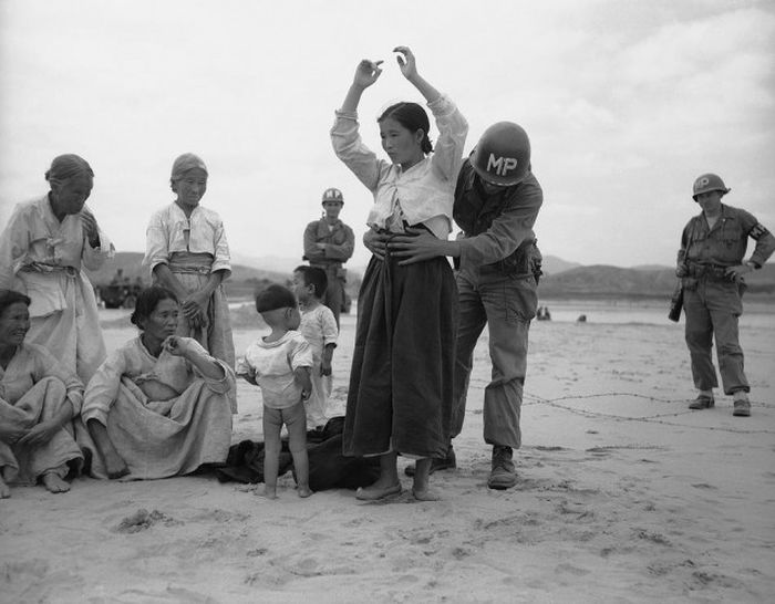 Корейская война на снимках военных фотографов (49 фото) Корейская война на снимках военных фотографов (49 фото)