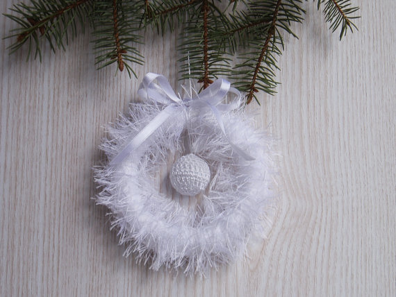 Crochet White Christmas Wreath Home Decor FREE SHIPPING, Wedding Wreath, OOAK Handmade Holidays Decoration