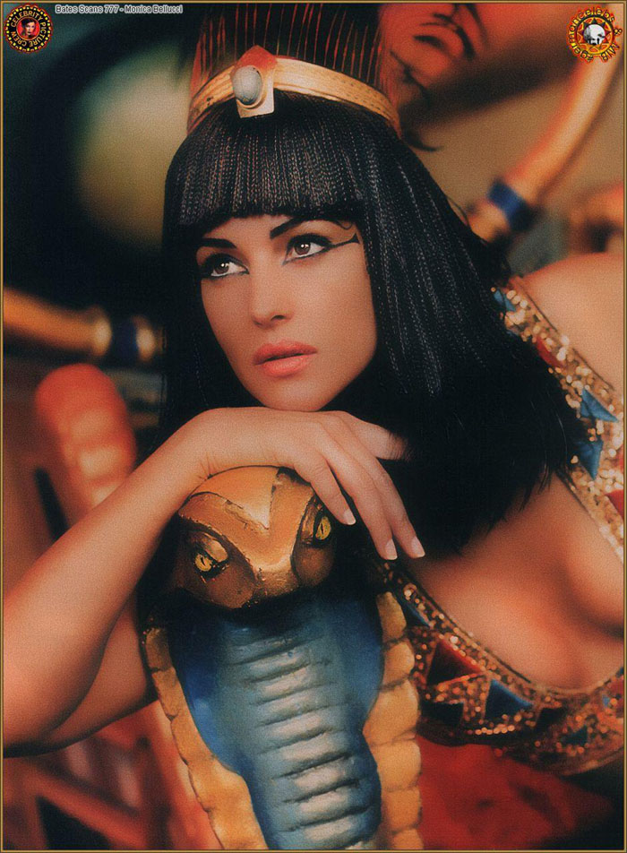 Моника Белуччи (Monica Bellucci) в фотосессии для фильма «Астерикс и Обеликс: Миссия «Клеопатра» (Asterix & Obelix Meet Cleopatra) (2002), фотография 5