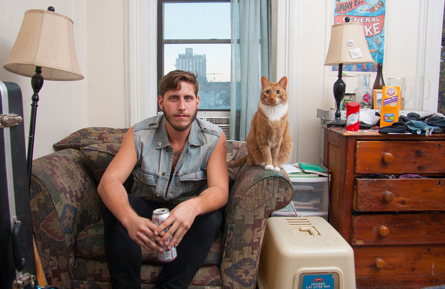 men and cats photography david williams 1 Одинокие мужчины и их котики