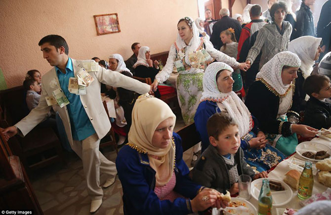 Как проходят свадьбы болгарских мусульманских горцев
