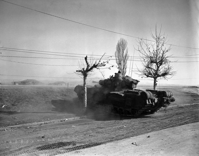 Корейская война на снимках военных фотографов (49 фото) Корейская война на снимках военных фотографов (49 фото)