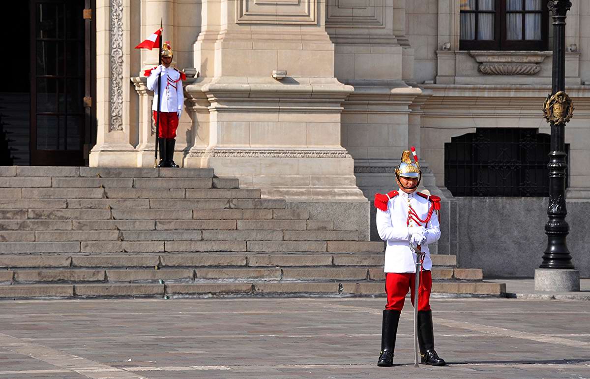 Драгуны с конскими хвостами: Президентская гвардия Перу (25)