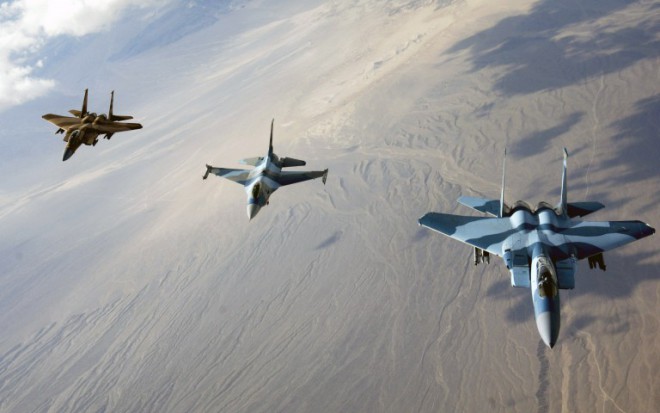 4204411-f-15-eagles-and-f-16-fighting-falcon-768x480