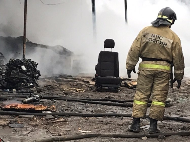В Ставропольском крае из-за взрыва газового баллона пострадали три пожарных