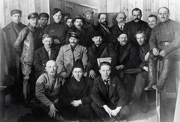 Почему Сталин осторожничал в 1917 году?