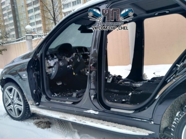 В Челябинске злоумышленники разобрали внедорожник Mercedes за одну ночь (6 фото)