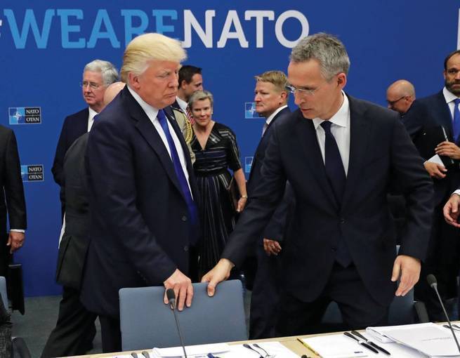 Кого нынче атакует НАТО: Россию или США? Кого нынче атакует НАТО: Россию или США?