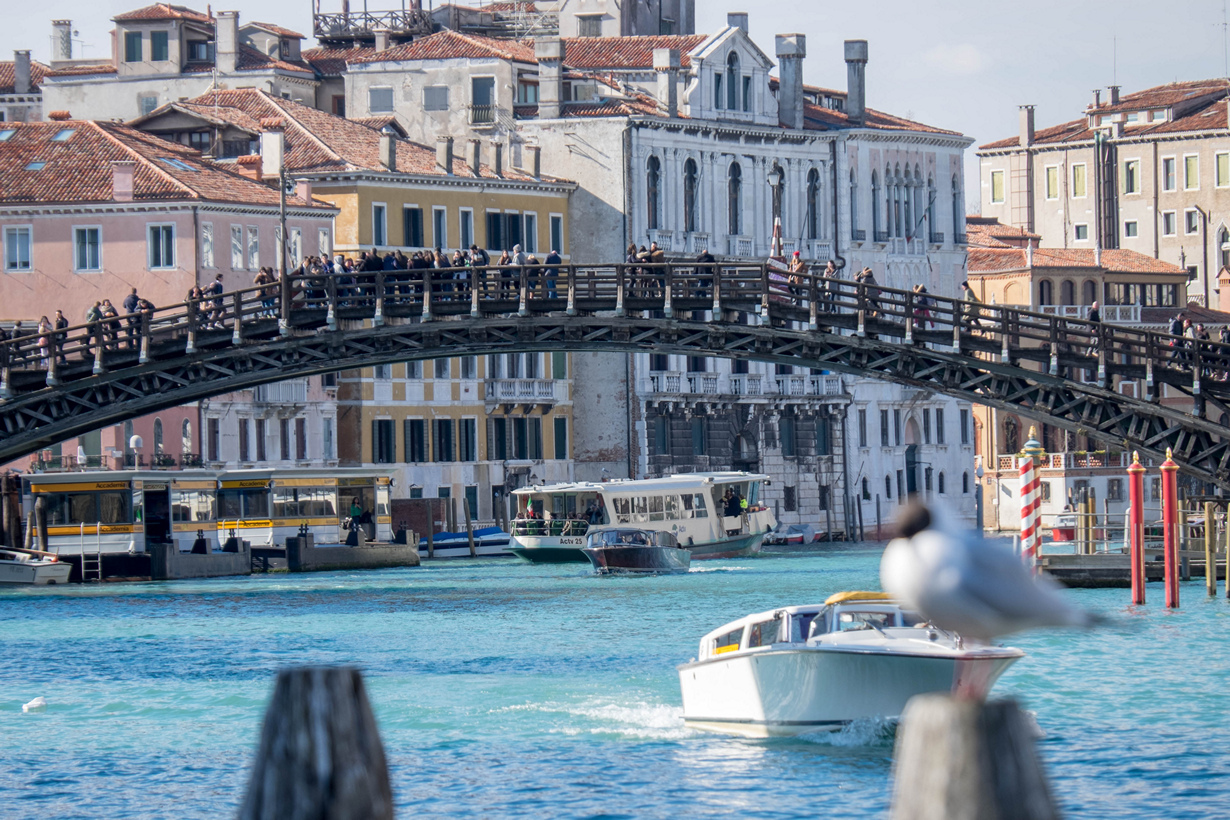 На шестом месте оказалась Венеция. Эпицентром снимков стал Мост Академии— оттуда открывается великолепный вид на постройки Венеции. (Darren and Brad)