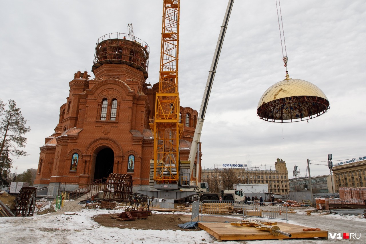 2018 Колокольня собора Александра Невского увенчана куполом с крестом (декабрь) 2018 Колокольня собора Александра Невского увенчана куполом с крестом (декабрь)