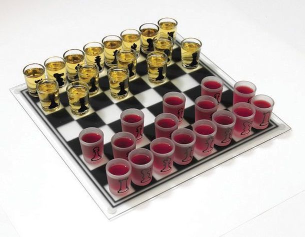 Пьяные шашки или шахматы выпивка, игра, прикол, юмор