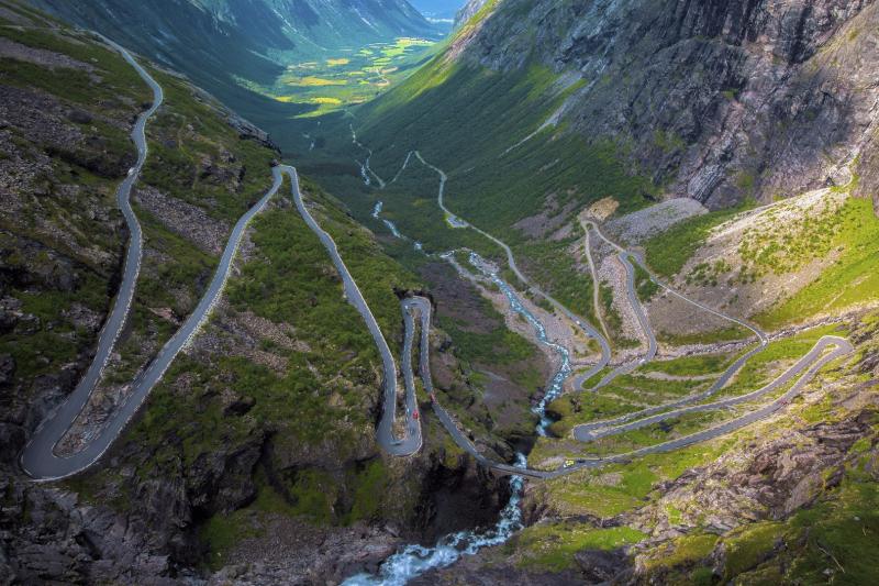 «Лестница троллей» Тролльстиген в Норвегии летом