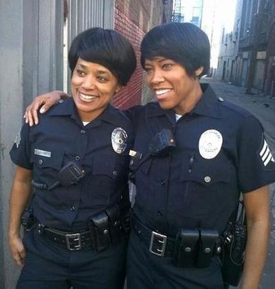 Реджина Кинг (Regina King) со своей дублершей. Реджина Кинг (Regina King) со своей дублершей.