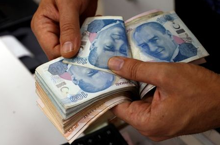 FILE PHOTO: A money changer counts Turkish lira banknotes at a currency exchange office in Istanbul, Turkey August 2, 2018. REUTERS/Murad Sezer/File Photo FILE PHOTO: A money changer counts Turkish lira banknotes at a currency exchange office in Istanbul, Turkey August 2, 2018. REUTERS/Murad Sezer/File Photo