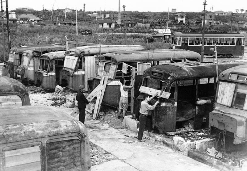 Строительства временного жилья в Токио в 1946 году. По количеству погибших бомбардировка японской столицы сравнима с Хиросимой и Нагасаки: Увидеть, исторические, фото