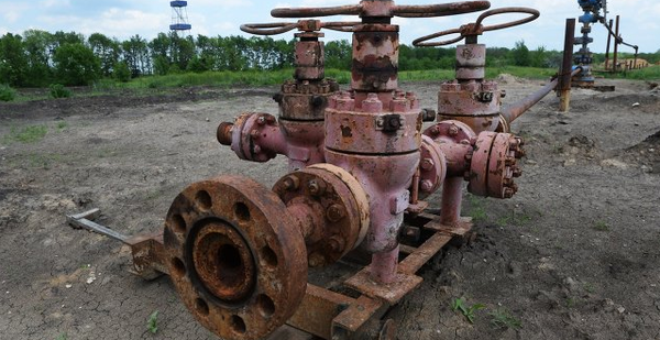 На Закарпатье начали резать на металлолом советский нефтепровод, а виноват снова Кремль На Закарпатье начали резать на металлолом советский нефтепровод, а виноват снова Кремль