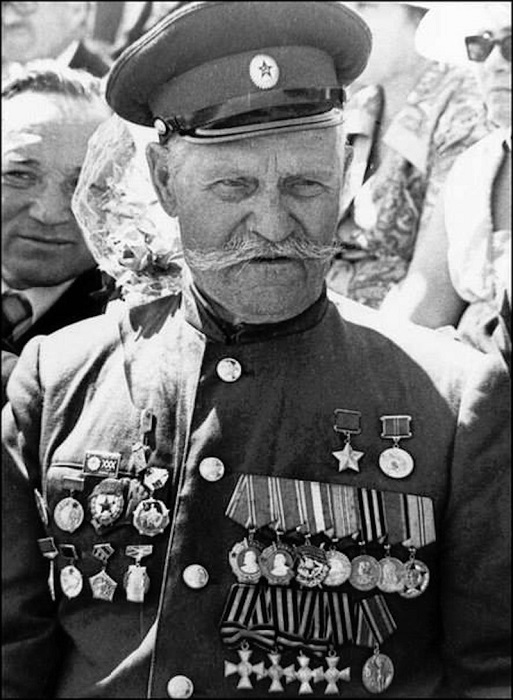 Знаменитые люди: 14 необычных и редких фотографий из прошлого