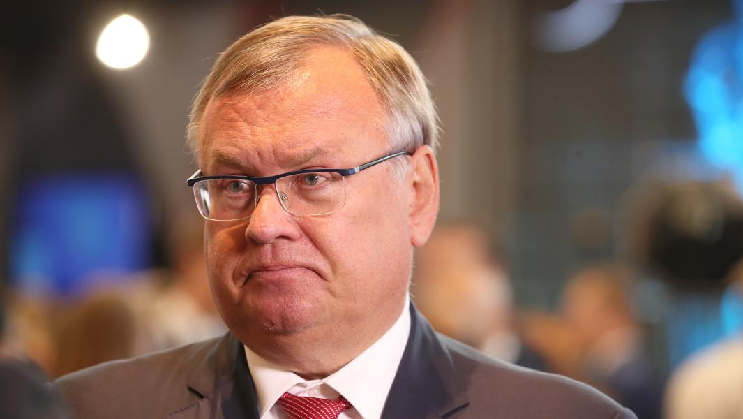 Глава ВТБ рассказал о плане по отказу от доллара США