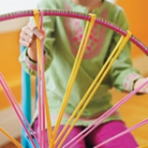 hula-hoop-rug-craft-step5-photo-150-FF0311HOOP_A11 (480x480, 179Kb)