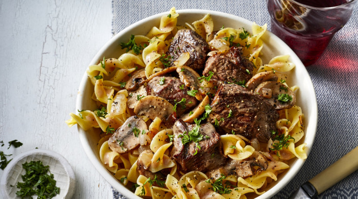 Попробуйте приготовить простейший бефстроганов. \ Фото: mastercook.com. 5 мясных рецептов ресторанного уровня, которые приготовить очень просто