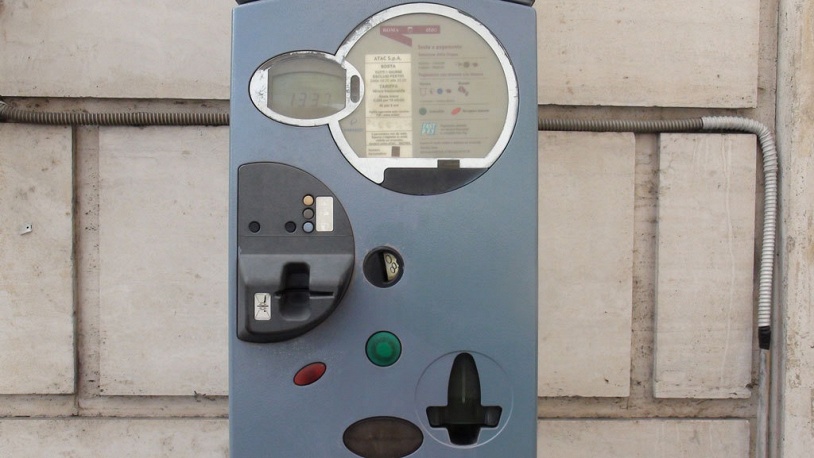 Паркомат в Риме принимает монеты, карты, ноябрь 2013