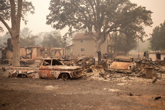 В Калифорнии сразу в нескольких округах введен режим чрезвычайного положения из-за сильнейших лесных пожаров