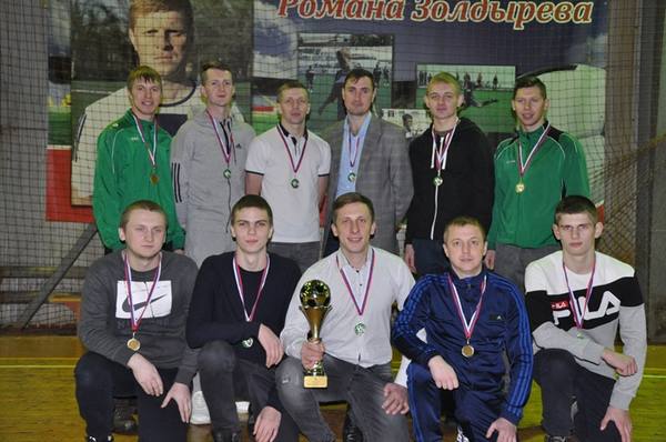 Футболистам сокольской «Сухоны» вручили серебряные медали чемпионата