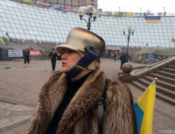 Кастрюли на голову - мозги в мусорное ведро. Два года знаковому перформансу Кастрюли на голову - мозги в мусорное ведро. Два года знаковому перформансу