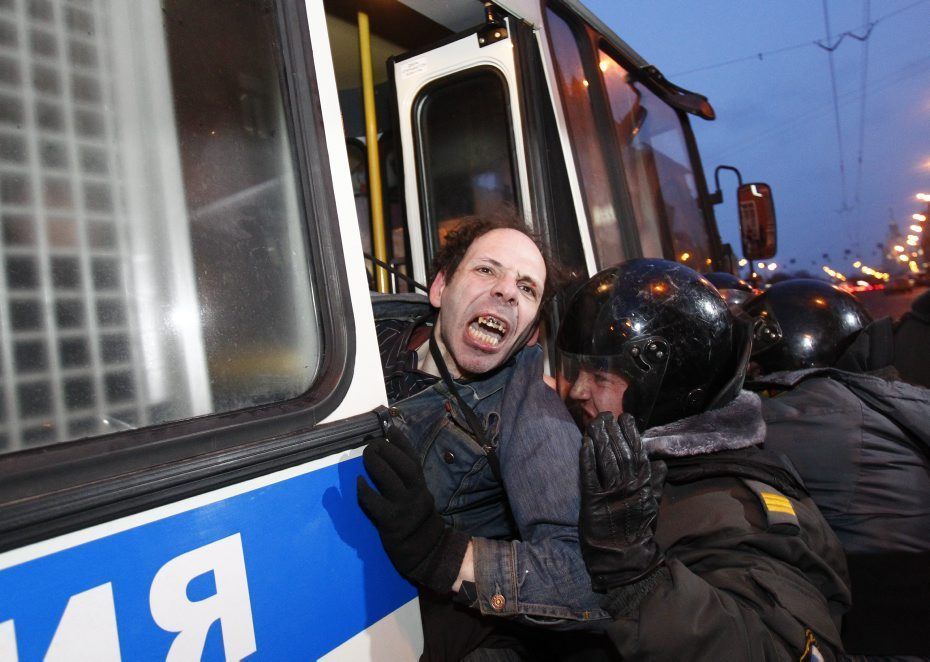 903045_police-detain-a-participant-during-an-opposition-protest-in-moscow