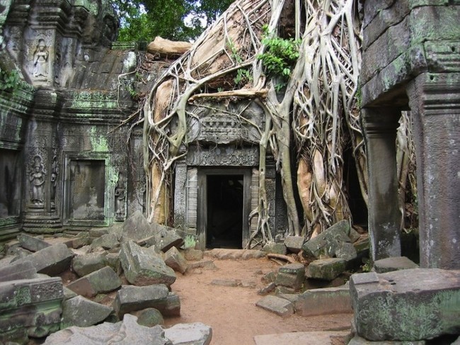 Храм Ангкор-Ват в Камбоджи заброшенное, природа, разрушение, цивилизация