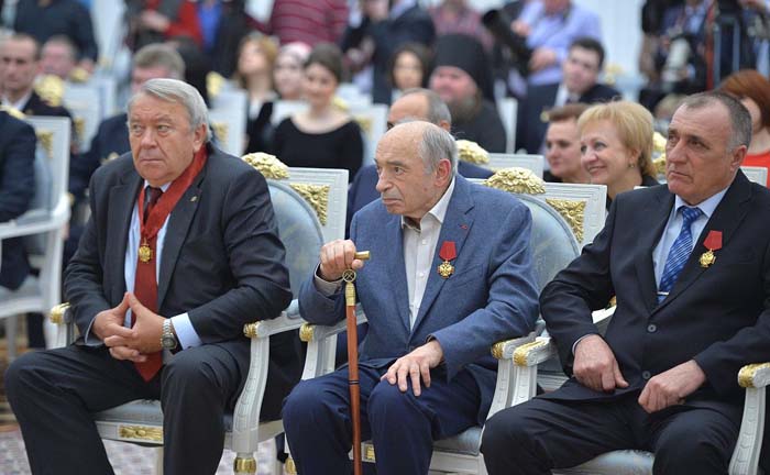 Валентин Гафт на церемонии вручения государственных наград Российской Федерации, 10 марта 2016 года За что на Гафта обижались его коллеги: Острые эпиграммы и ответы на них