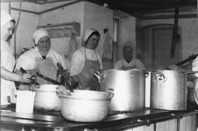 Ленинградский рассольник, печеночный торт и еще 6 блюд советского общепита