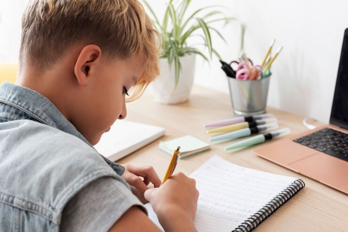 Врач Коньшина: иногда плохой почерк у ребенка говорит о проблемах с нервной системой