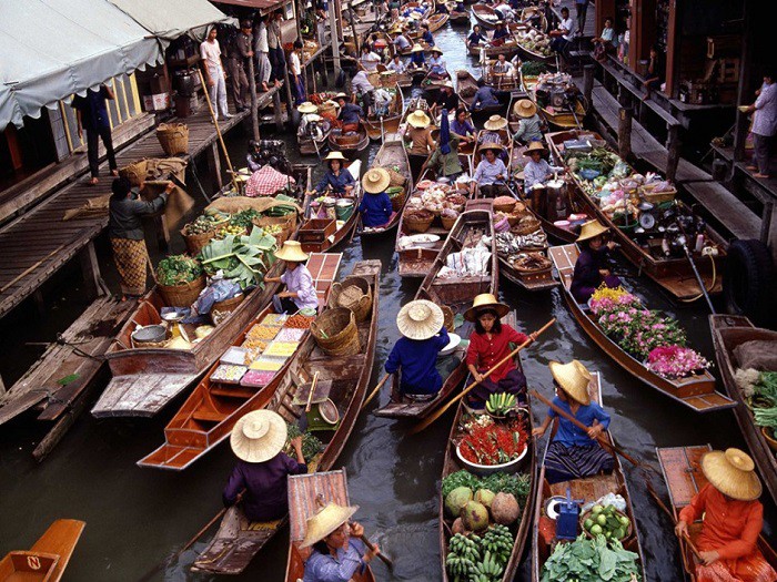 6. Активное движение на рынке Тон Хем в Дамноен Садуак еда, плавучие рынки, факты