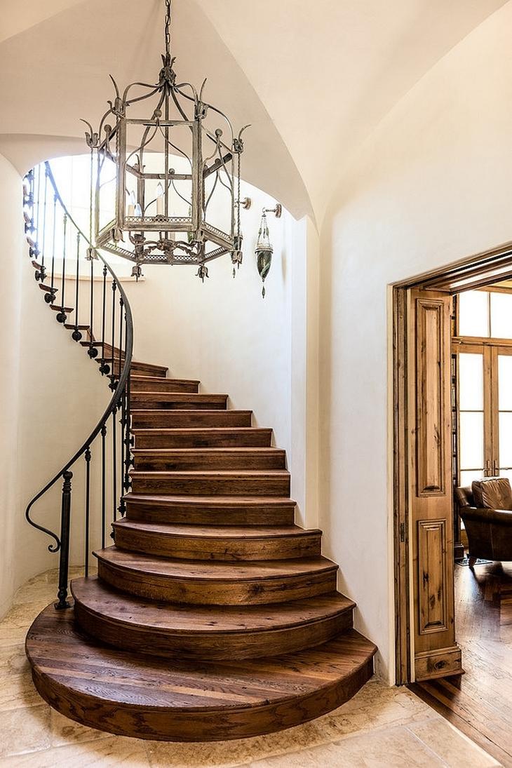 классическая деревянная лестница
