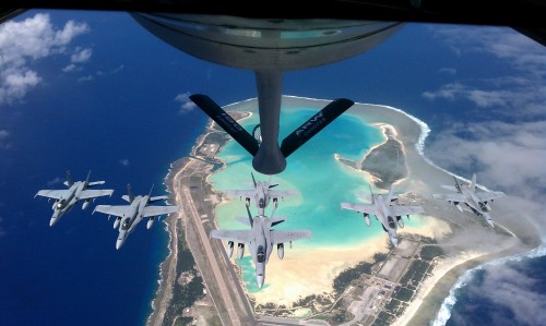 Вид на остров Уэйк с борта военного заправочного самолёта